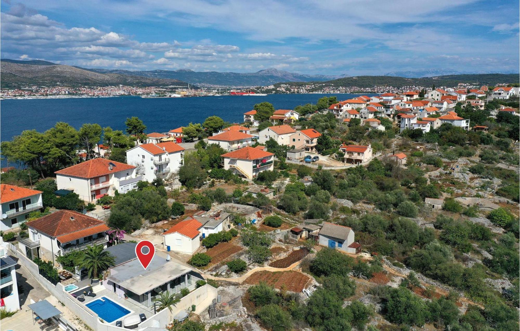 5 Bedroom Cozy Home In Okrug Donji Donji Okrug  Exterior photo
